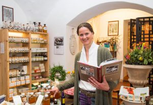 Handwerk in Salzburg: Perfekte Beratung rund um wohltuende Naturprodukte gibt's bei Dr. Christina Hofer-Dückelmann