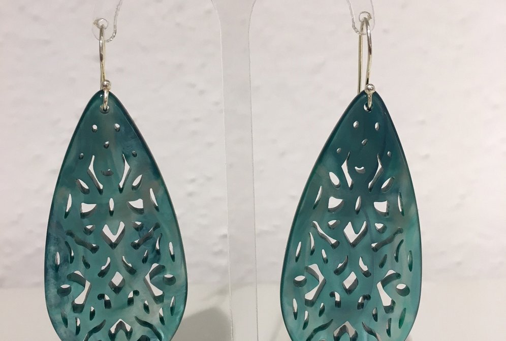 Stylische Ohrringe der Designerin Birgit Schneider bei MISC.Fashion