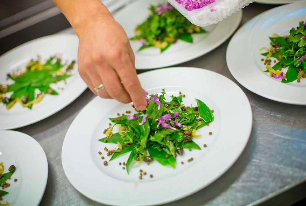exquisites Mittagessen nach der Firmung (Foto Wildbild)