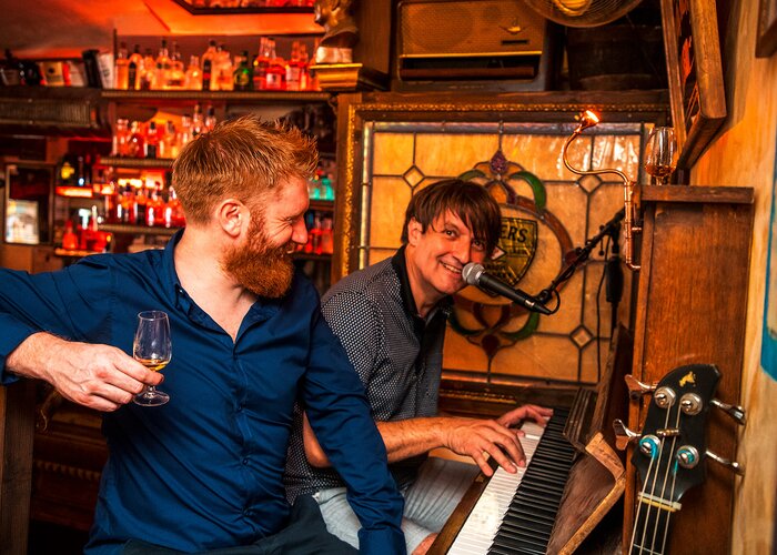 Eine Bar-Tour mit Stootsie durch die Salzburger Altstadt (c) Andreas Kolarik