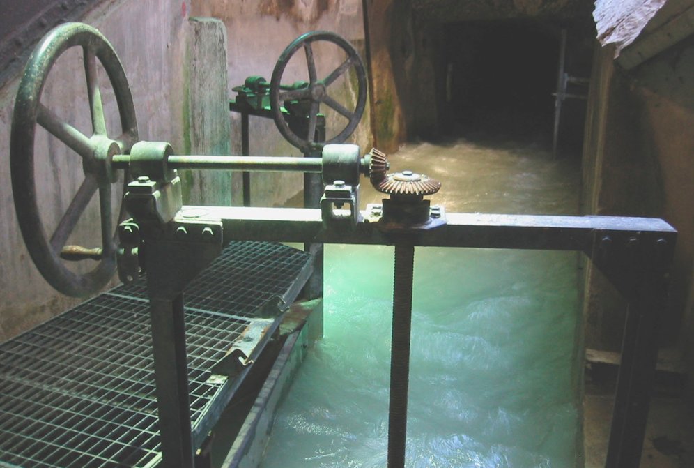 Stollenauslauf mit Teilungsschleusen (c) Wasserwerksgenossenschaft Almhauptkanal