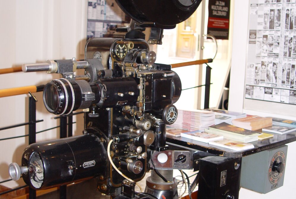 Kinoprojektor im Foyer (Foto DAS Kino)