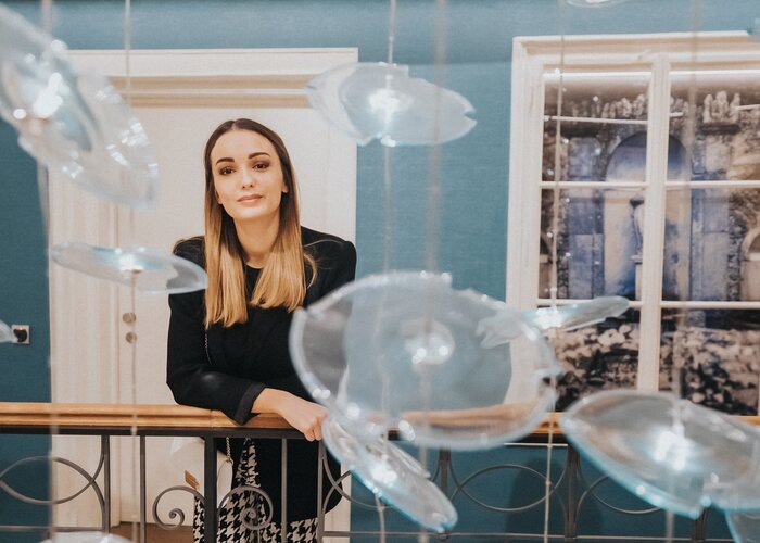 Fotoshooting im Hotel Stein, Model ausgestattet von Rieger Fashion (Hose) | © Fotoshooting im Hotel Stein, Model ausgestattet von Rieger Fashion (Hose)