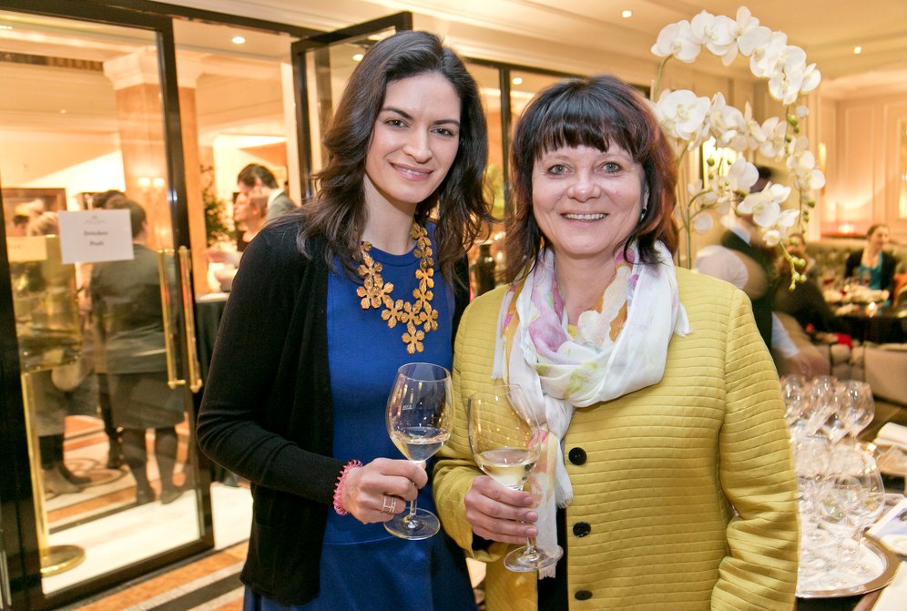 Die Gastgeberinnen des Abends: Armie-Angélique Lassiwe (Hoteldirektorin im Hotel Sacher Salzburg) und Inga Horny (GF Altstadt Verband) (Foto Wildbild)