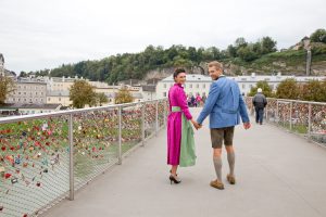 Maibaumaufstellen in der Salzburger Altstadt