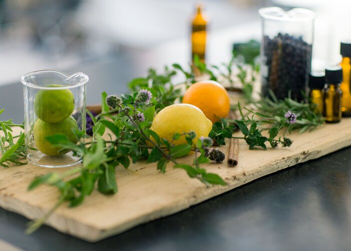 Die Zutaten für die handgegossenen LOOOPS Kerzen von Favorite Kamer - Ein originelles Mitbringsel