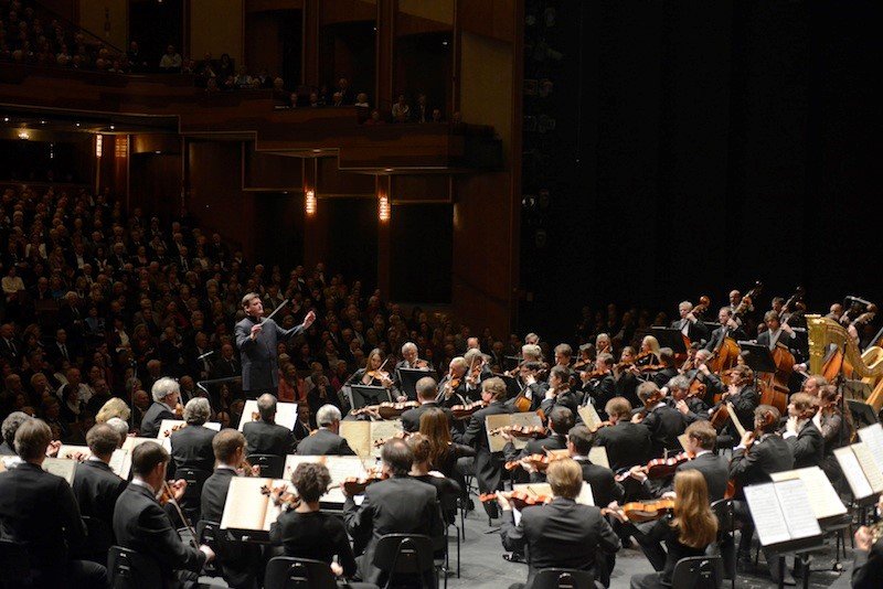 Christian Thielemann dirigiert die Sächsische Staatskapelle Dresden im Großen Festspielhaus (Foto: Matthias Creutz )