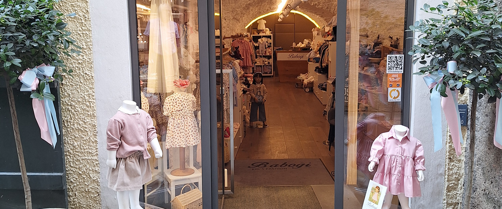 Außenansicht des Kinderbekleidungsgeschäfts Babogi | © Babogi