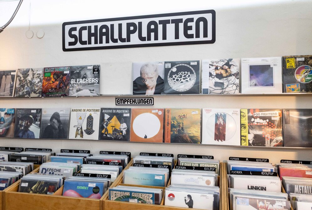 Eine große Auswahl an Schallplatten | © Andreas Kolarik