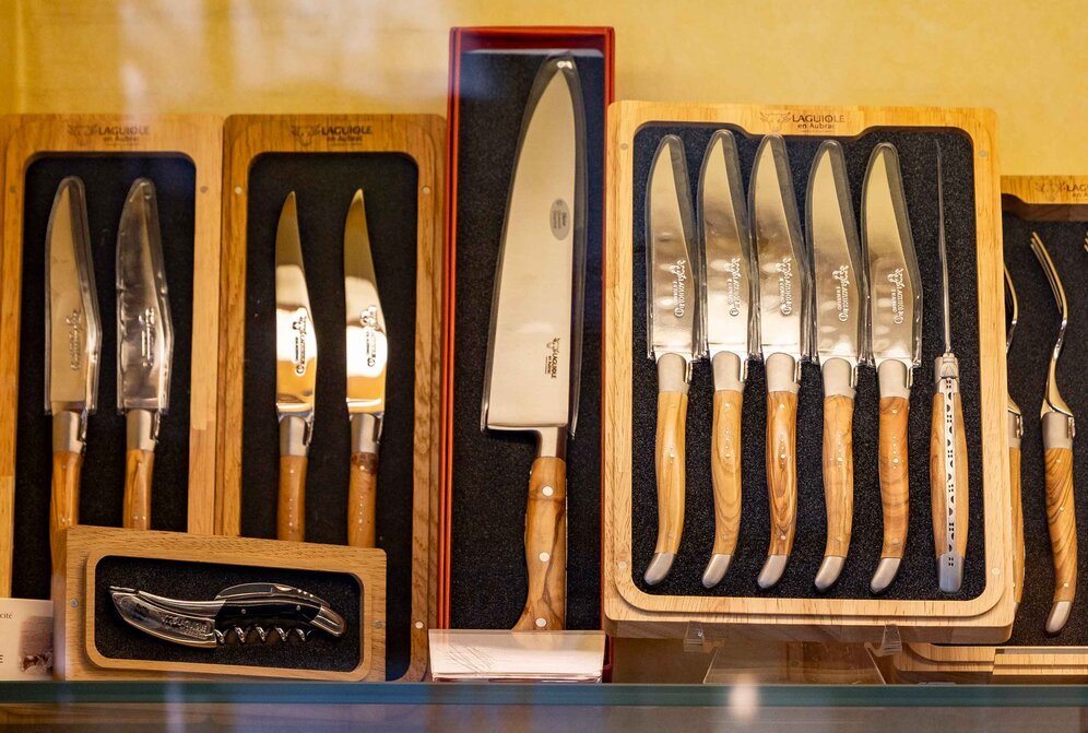 Schaufenster mit Messern | © Andreas Kolarik