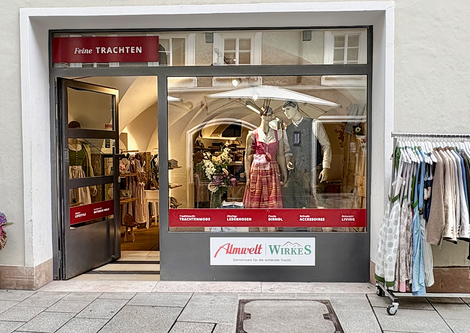 Außenansicht des Trachtengeschäfts Almwelt in der Altstadt Salzburg | © Almwelt