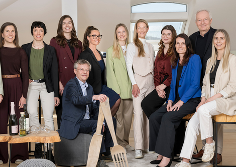 Foto des Teams der PR-Agentur für Tourismus, Hotellerie und Spitzengastronomie A.R.T. | © Günter Standl