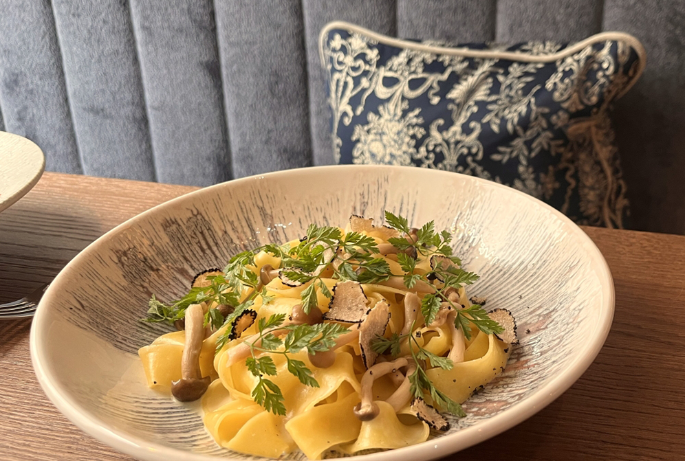 Ein Nudelgericht in der Brasserie | © IMLAUER