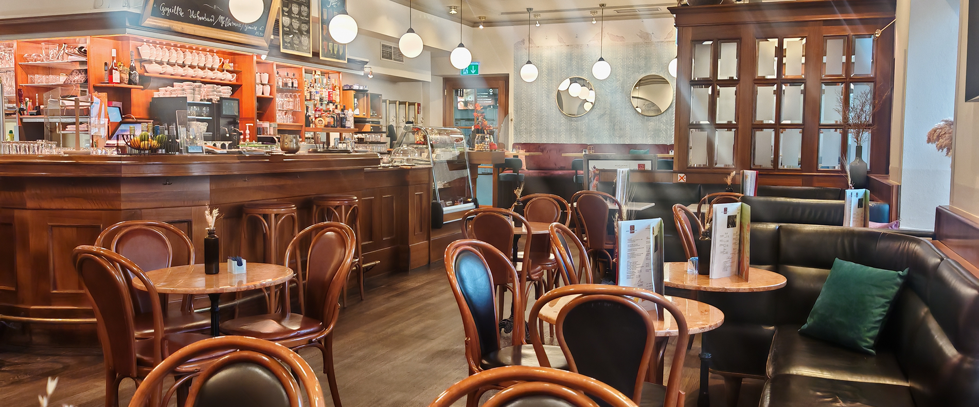 Innenaufnahme des Café Classics. | © Boško Dulic