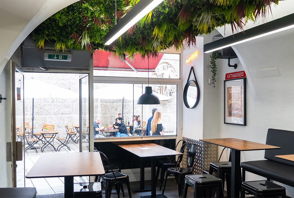 Innenansicht von FIFTY 4 Burgers | © Emre Meral – IC Media, 2025