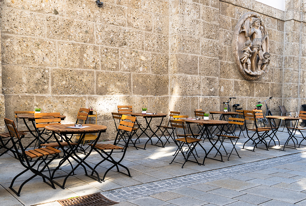 Terrasse von FIFTY 4 Burgers | © Emre Meral – IC Media, 2025