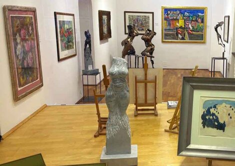 Eine Galerie mit Gemälden und Skulpturen | © Galerie Gerlich