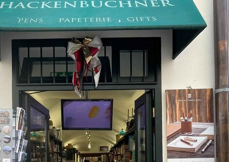 Eingang zum Geschäft Hackenbuchner | © Hackenbuchner