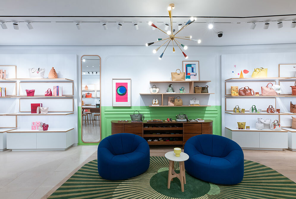 Innenaufnahme des Geschäfts Longchamp in der Altstadt Salzburg | © Carina Brunnauer