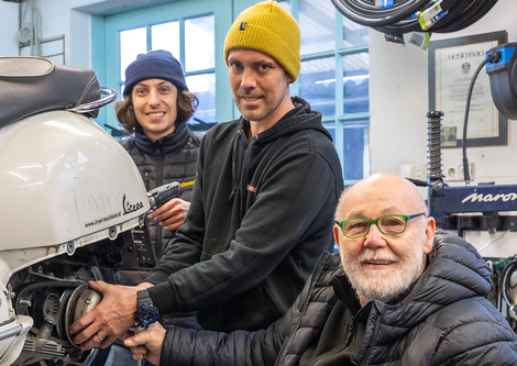 Das Team des Maroné Rollershops in der Altstadt Salzburg | © Andreas Kolarik