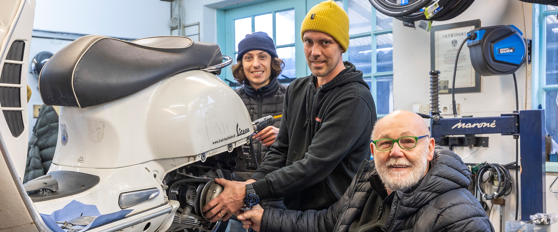 Das Team des Maroné Rollershops in der Altstadt Salzburg | © Andreas Kolarik