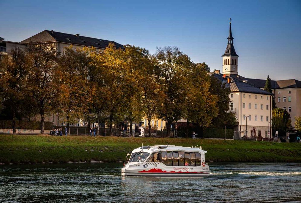 Ein Schiff auf der Salzach | © SalzburgHighlights.com