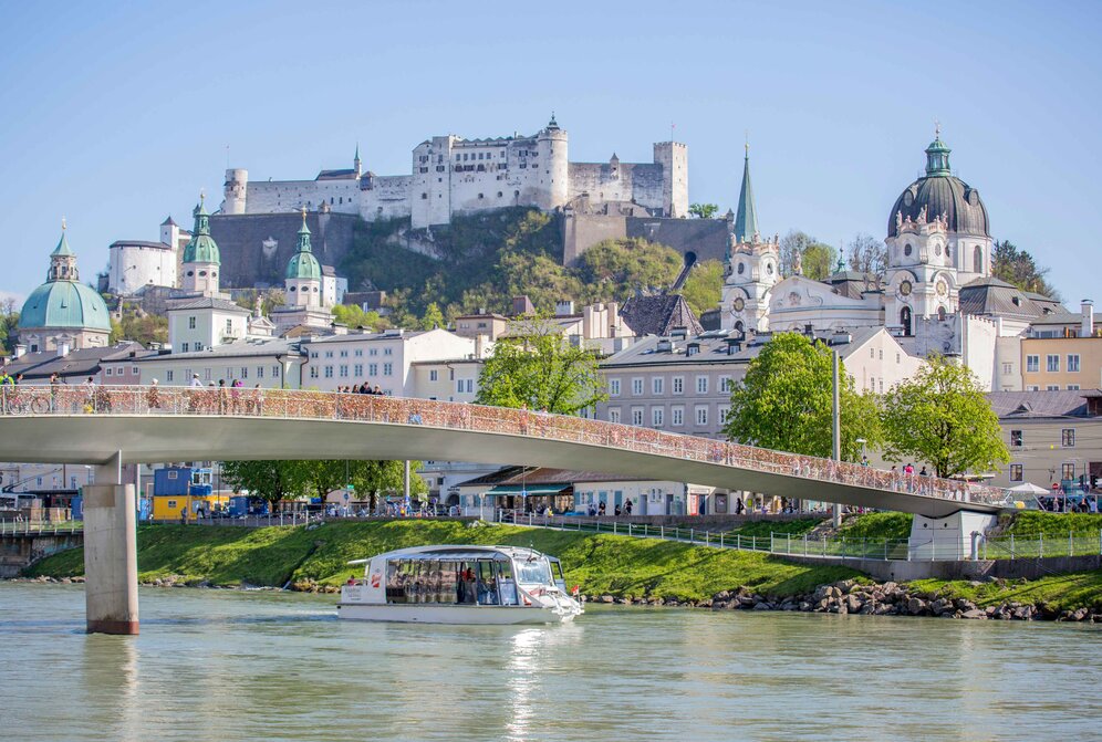 Ein Schiff auf der Salzach | © SalzburgHighlights.com