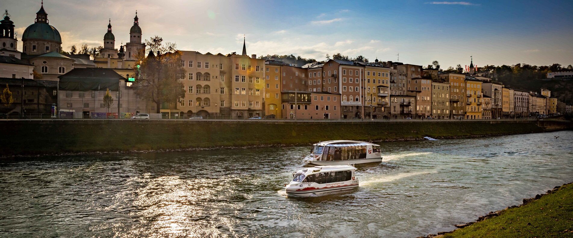 Zwei Schiffe auf der Salzach | © SalzburgHighlights.com