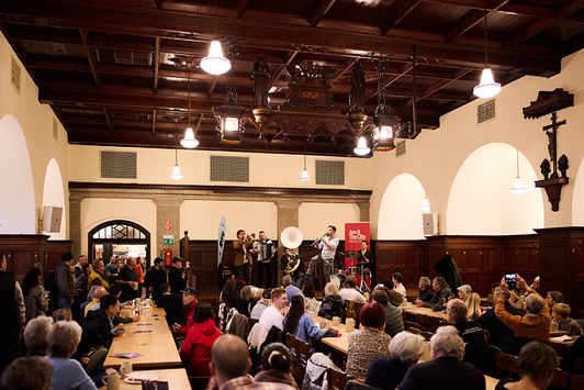 Die Band Pechis Jazzmess beim Auftritt im Müllner Bräu. | © Henry Schulz
