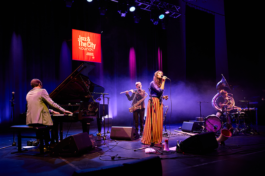 David Helbocks Random Control feat. Filippa Gojo in der Szene Salzburg | © Henry Schulz