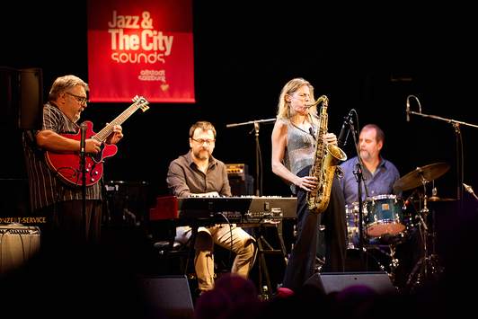 Muriel Grossmann und Band treten im Marionettentheater auf | © Henry Schulz