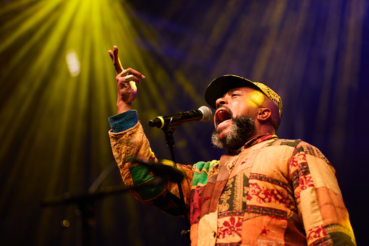 Ben LaMar Gay bei seinem Konzert am Residenzplatz in Salzburg | © Henry Schulz