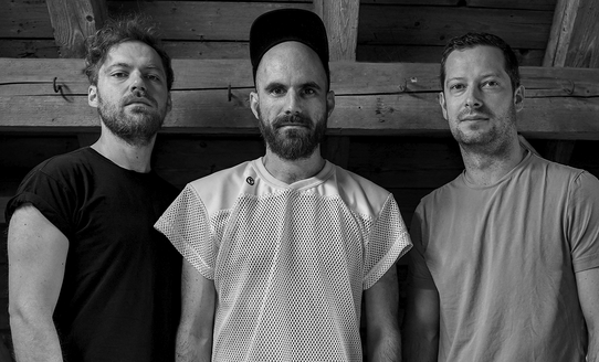 Foto von Leo Betzl, Maximilian Hirning und Tim Sarhan von LBT | © Marie Lehmann