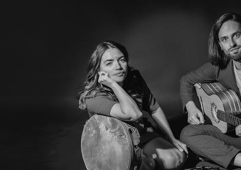 Foto von den Musiker:innen Hiriam Salsano und Marcello De Carolis | © Vito D_Andrea