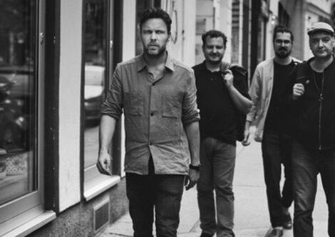 Foto von den Musiker:innen Romed Hopfgartner, Katerina Kochetova, Mahan Mirarag, Clemens Rofner, Contado Molina und Wolf Rainer | © Romed Hopfgartner