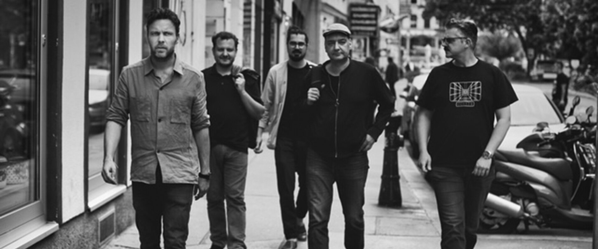 Foto von den Musiker:innen Romed Hopfgartner, Katerina Kochetova, Mahan Mirarag, Clemens Rofner, Contado Molina und Wolf Rainer | © Romed Hopfgartner