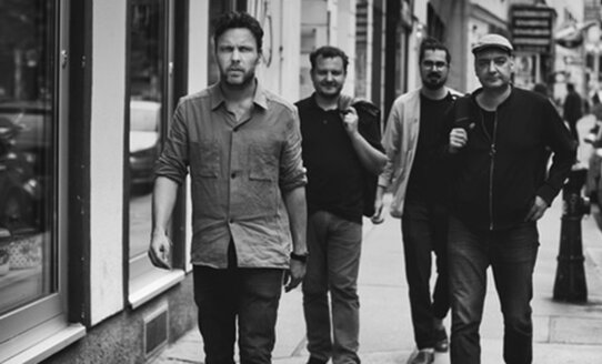 Foto von den Musiker:innen Romed Hopfgartner, Katerina Kochetova, Mahan Mirarag, Clemens Rofner, Contado Molina und Wolf Rainer | © Romed Hopfgartner