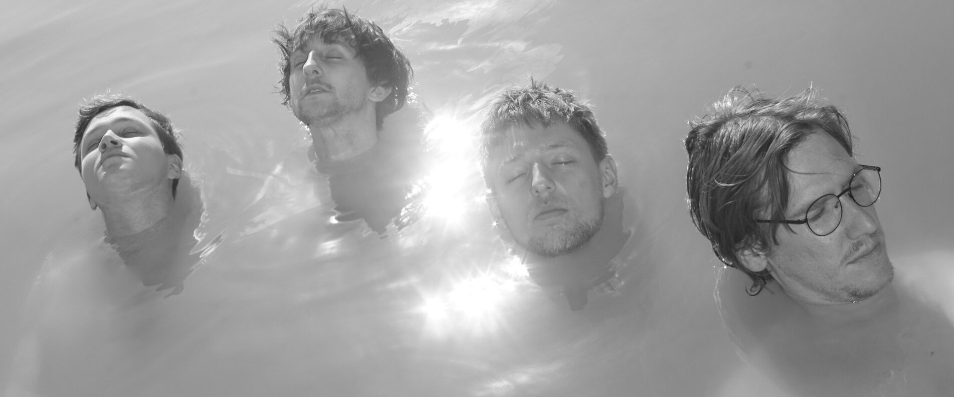 Foto von den Musikern Patrick Pillichshammer, Tobias Röhrer, Philipp Wohofsky und Andi Holler | © Magdalena Chan