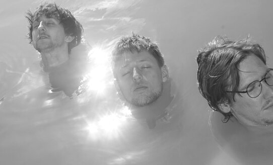 Foto von den Musikern Patrick Pillichshammer, Tobias Röhrer, Philipp Wohofsky und Andi Holler | © Magdalena Chan