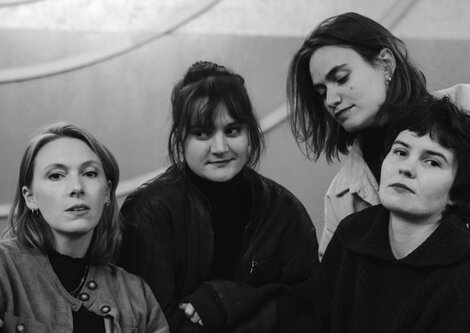 Fotos der Musikerinnen Julia Brüssel, Marie Daniels, Emily Wittbrodt und Maria Trautmann | © Anna Sorgalla Large