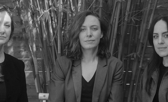 Foto von den Musikerinnen Rachel Eckroth, Emma Dayhuff und Tina Raymond | © Stratos