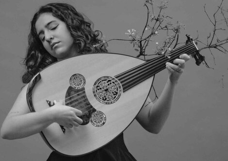 Eine Musikerin mit Oud | © Victoria Nazarova