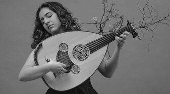 Eine Musikerin mit Oud | © Victoria Nazarova
