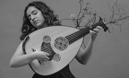 Eine Musikerin mit Oud | © Victoria Nazarova