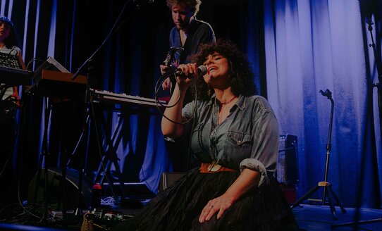 Eine Band auf der Bühne | © Hanna Fasching