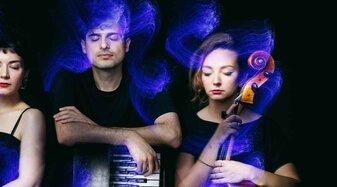 Ein Trio mit Violine, Akkordeon und Cello | © Maria Frodl