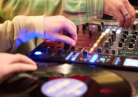 Zwei DJs | © Henry Schulz