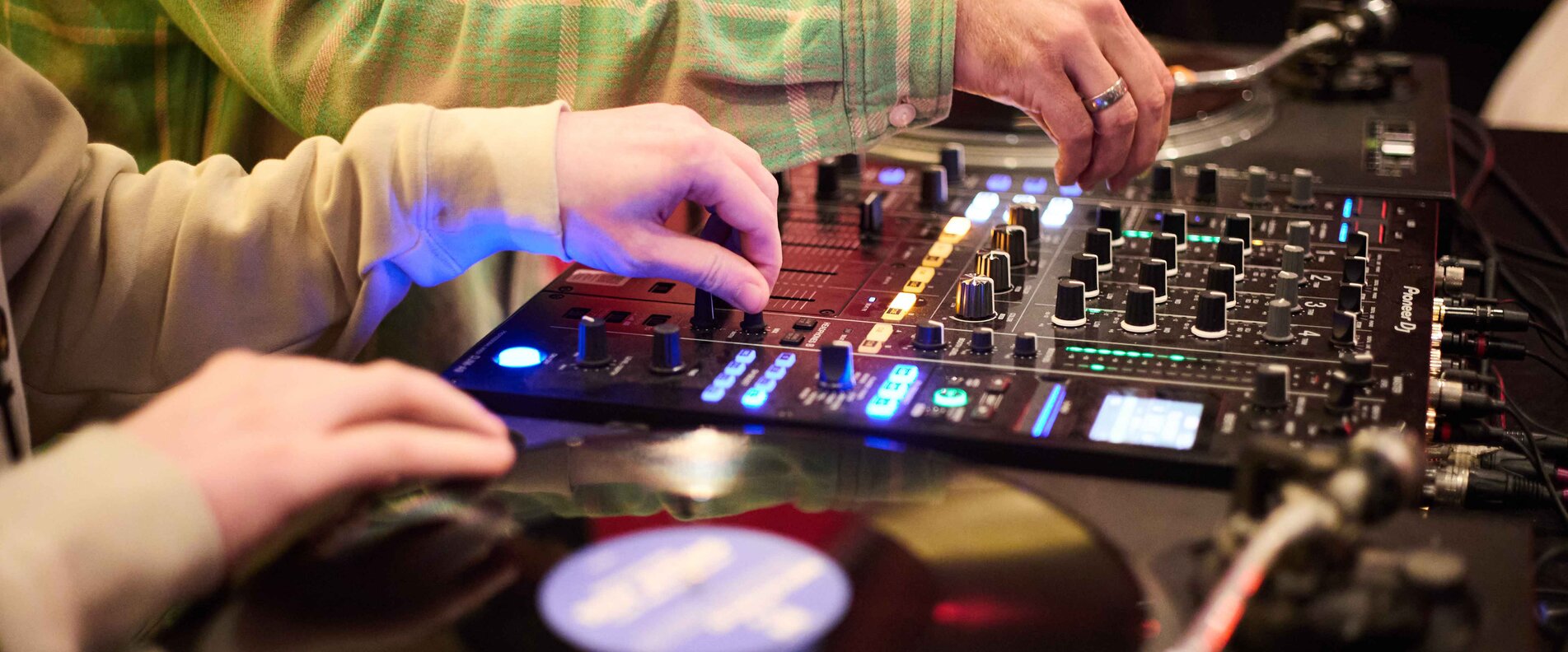 Zwei DJs | © Henry Schulz