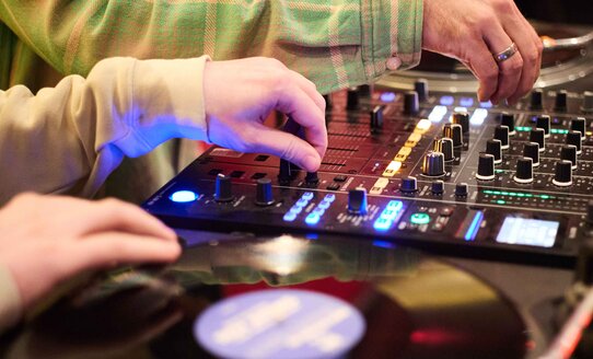 Zwei DJs | © Henry Schulz
