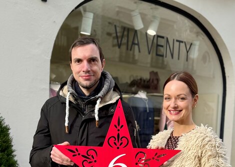 Adventkalender Linzer Gasse: Andreas Allesch, Obmann Verein Rechte Altstadt, Tina Hirschegger, Via Venty | © Verein Rechte Altstadt